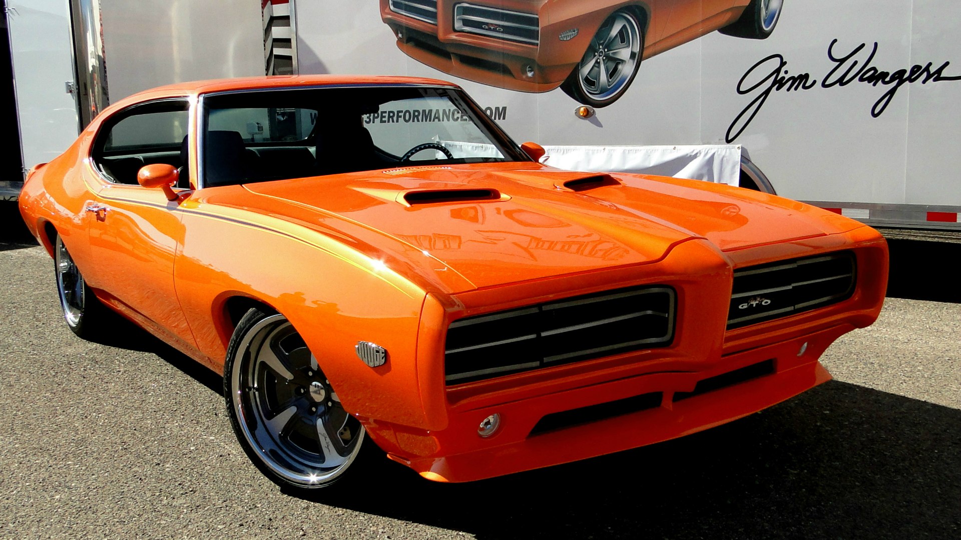 Оранжевый мускул кар Pontiac GTO